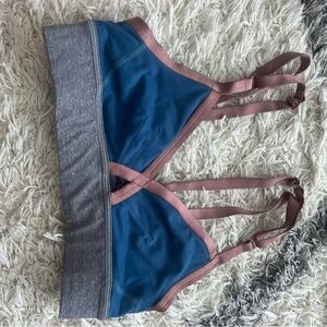 Lululemon sports bra. Size 6, never worn